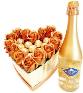 cadou pentru mama cu trandafiri, Ferrero Rocher si sampanie