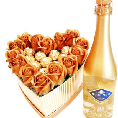 cadou pentru mama cu trandafiri, Ferrero Rocher si sampanie