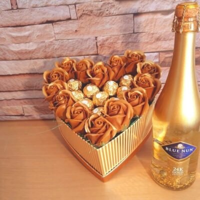 cadou pentru mama cu trandafiri de sapun aurii